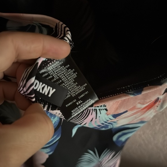 DKNY Women’s XXL Tropical Floral One Piece Swim Suit Used One Time Only EUC - Picture 3 of 4